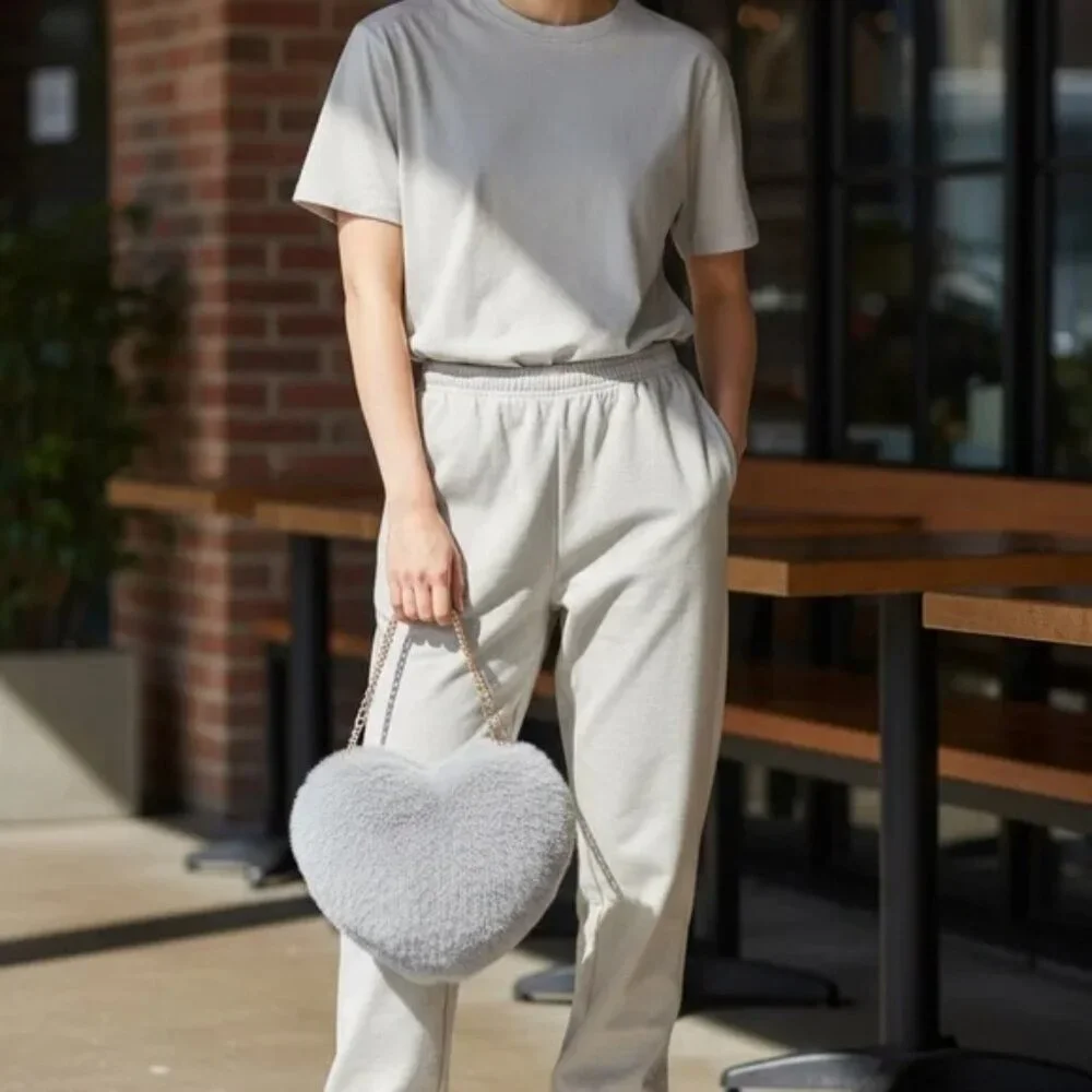 Heart-Shaped Faux Fur (Light Gray) Crossbody Shoulder Bag Purse (NEW & SO CUTE!) - Picture 5 of 9